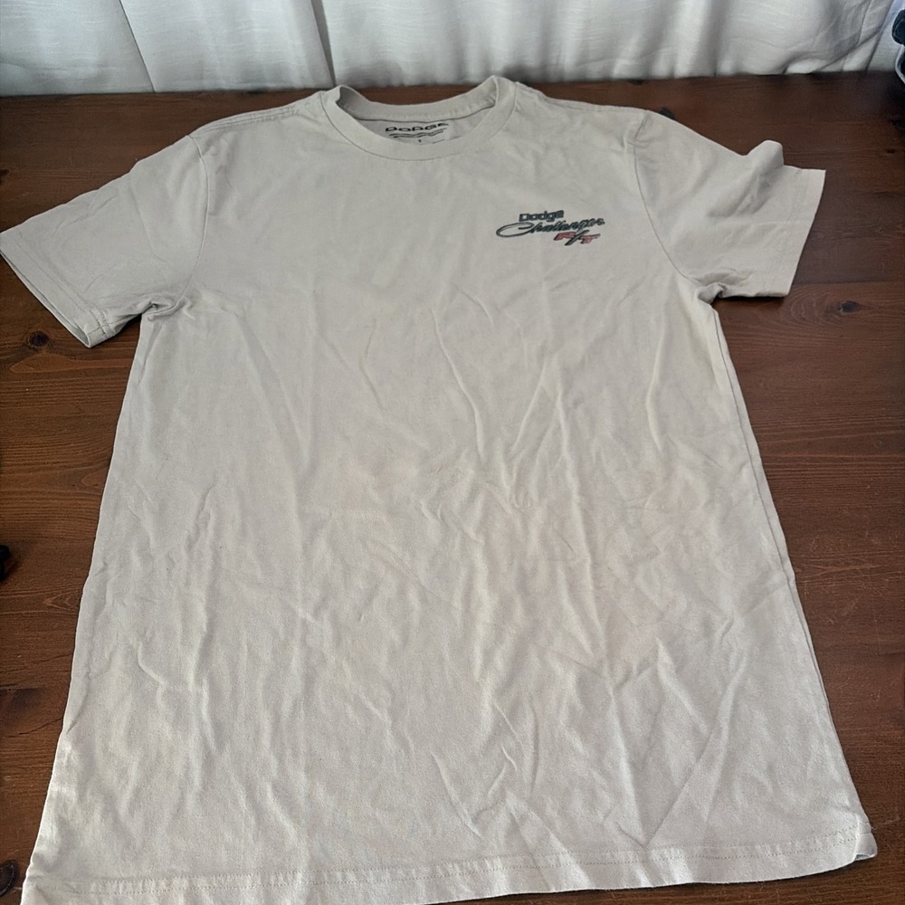 Dodge Men's Beige Challenger R/T 1970 Graphic Logo Crew Neck T-Shirt Size Small